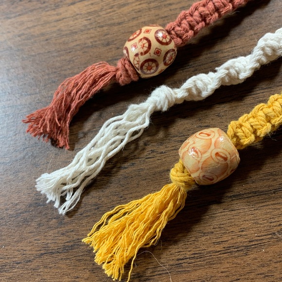 Set of 3 hand-crafted boho macrame keychains - Picture 4 of 4